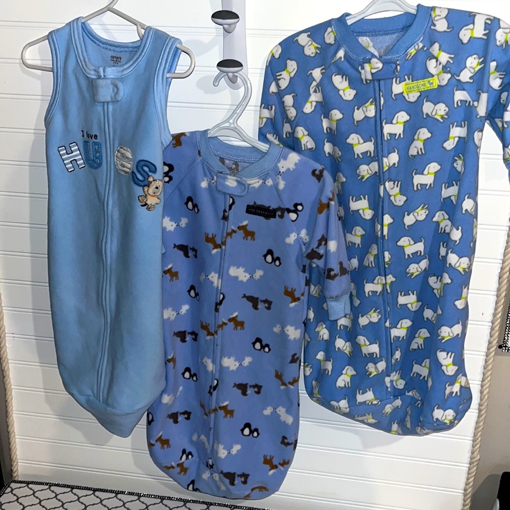 Bundle of 3 Sleep sacks! Size: 0-9 months. Carters and Child Of Mime! 🍼